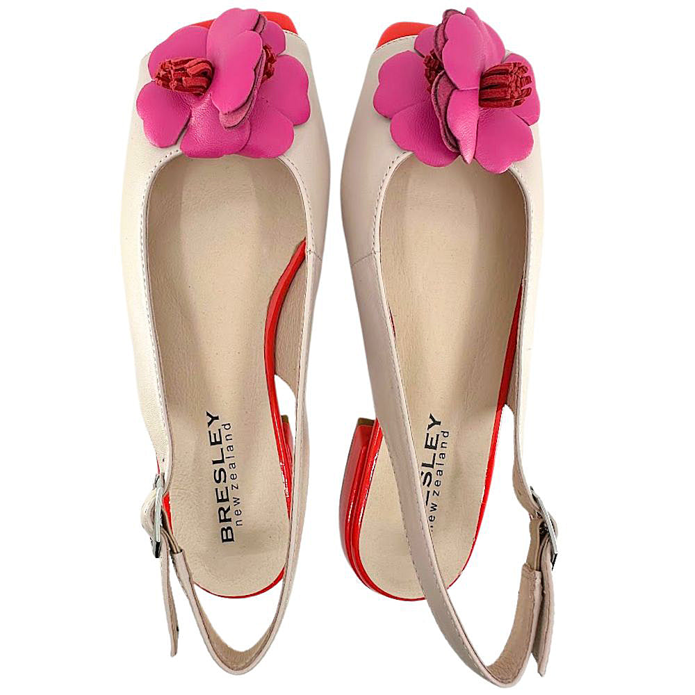 A pair of Bresley slingback shoes in nude leather, decorated with large pink leather flowers on the toe area.