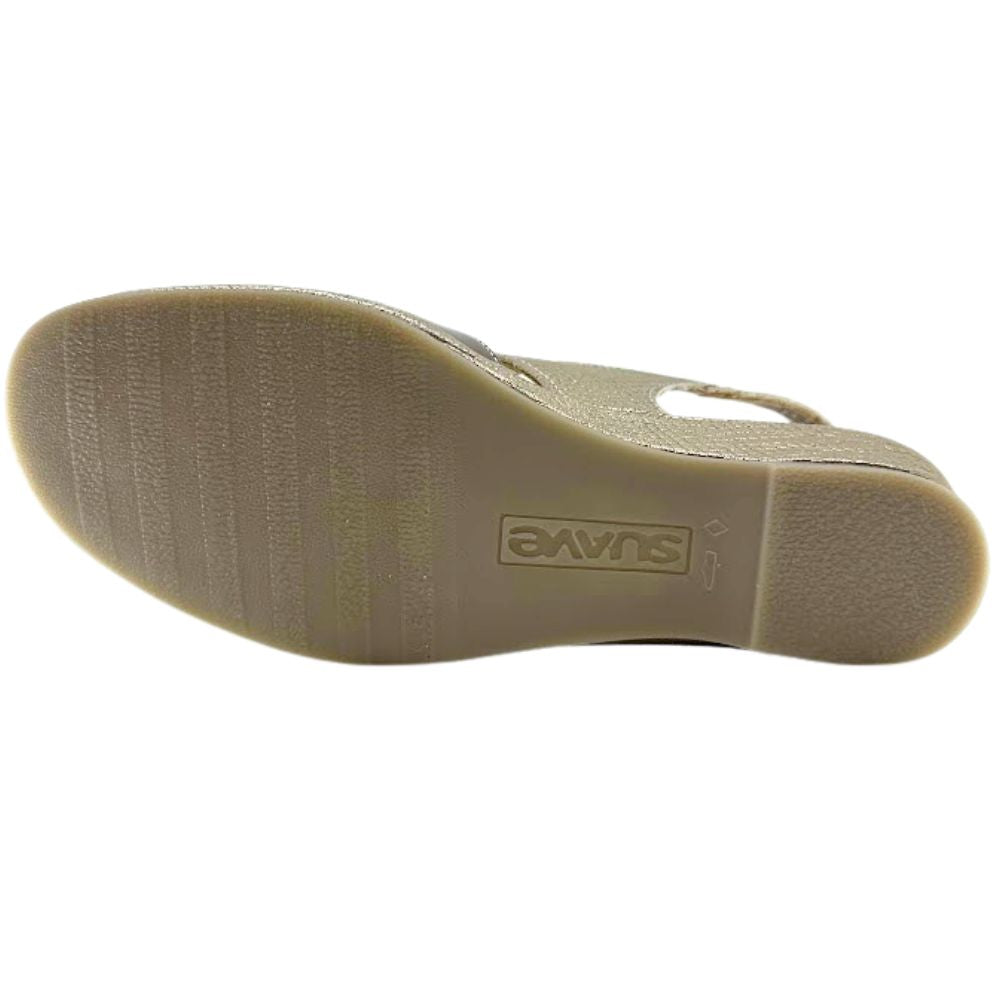 The bottom sole of a slip-on shoe, showing the brand name 'SUAVE' embossed on the heel, against a plain white background.